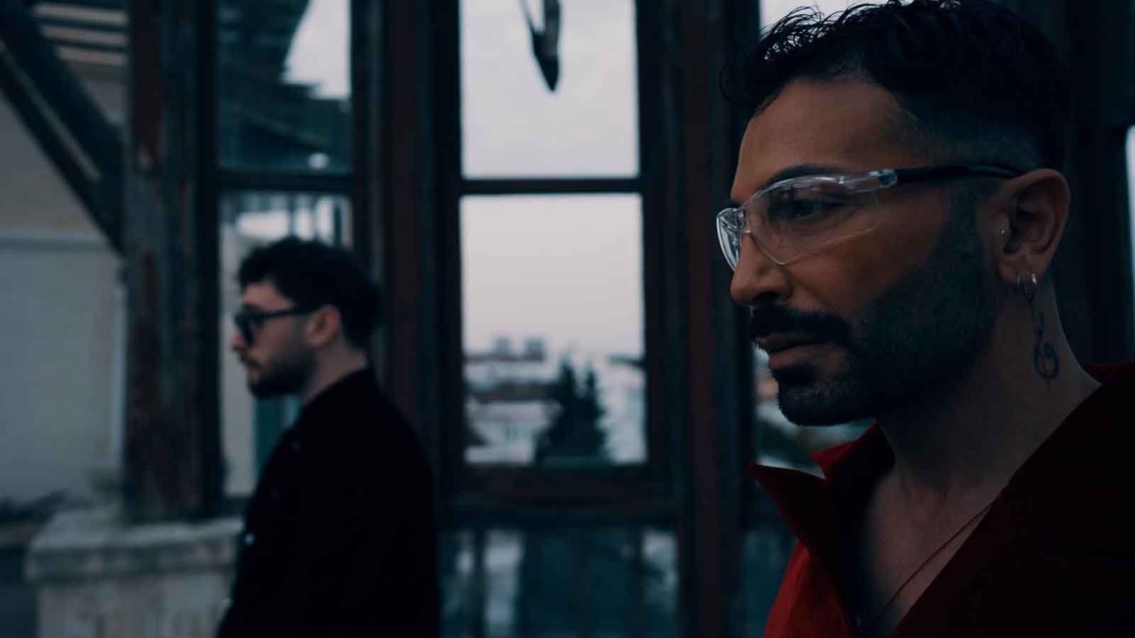 Aşkım kapışmak’tan İlişkiler Üzerine düşündüren bir Şarkı Ölümcül darbelerle (2)