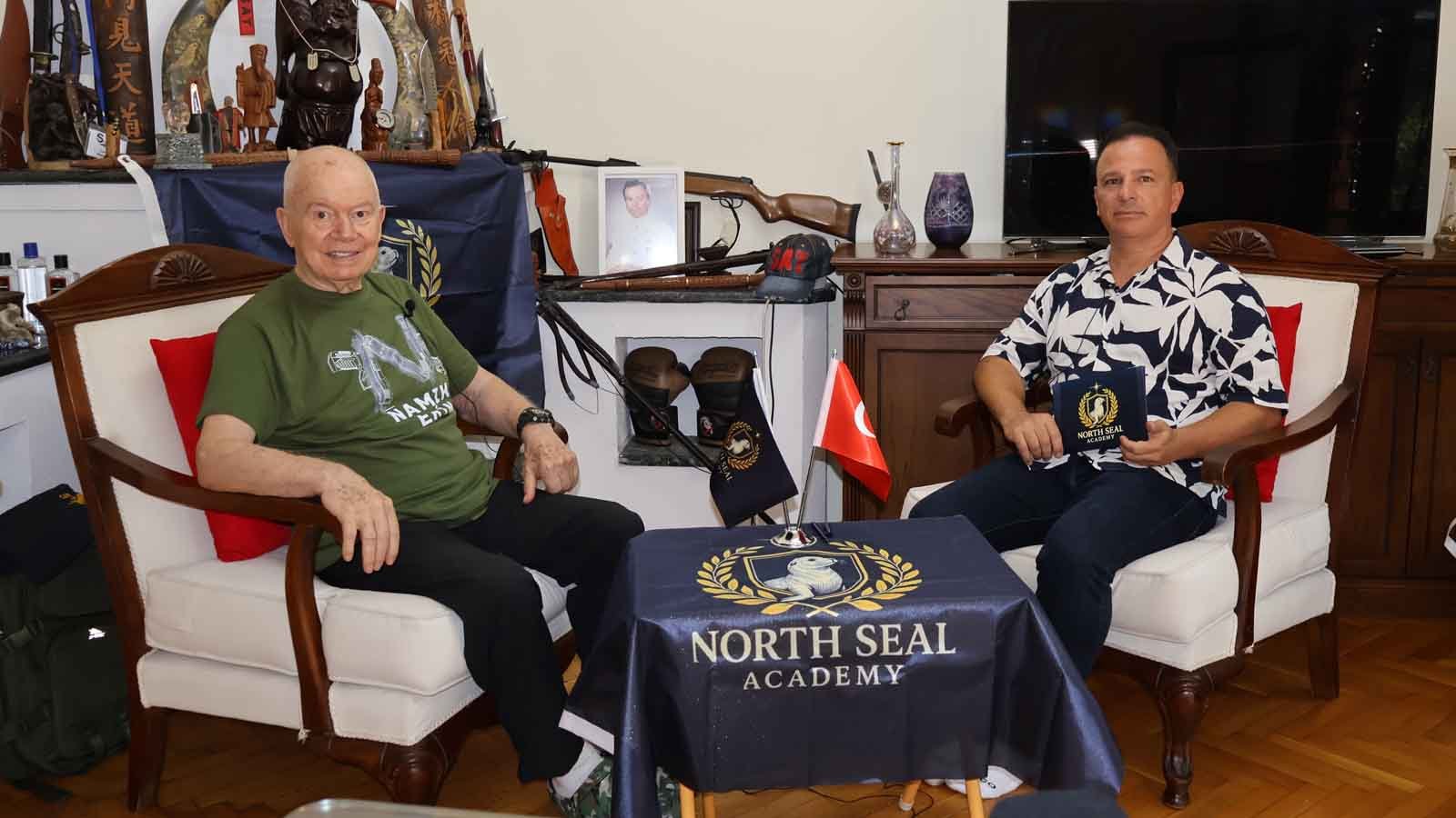 Entrenamiento de Combate con Cüneyt Arkın y Operaciones Secretas: Recuerdos de Película de Namık Ekin