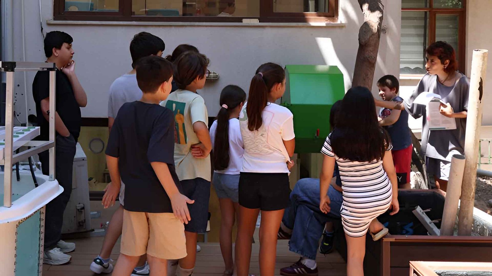 Los niños adquieren alfabetización ambiental con el proyecto E-STEM de IDEA Universal