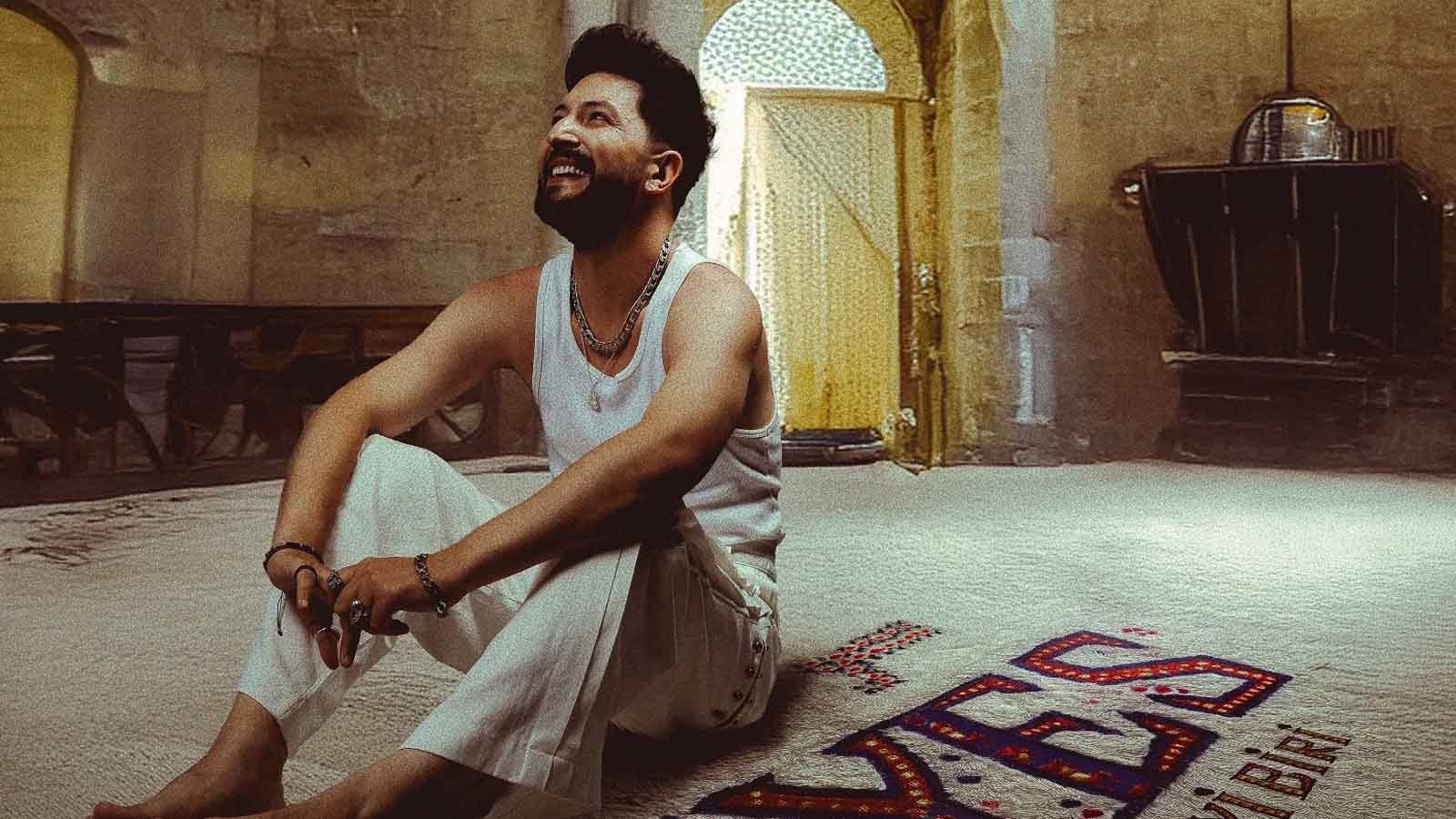 Una Canción Nacida de la Sinceridad: “İyi Biri” se Encuentra con el Público