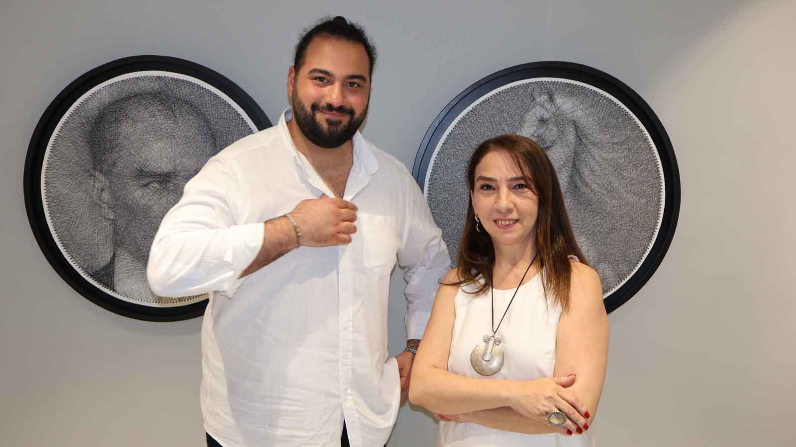 El joven artista Yahya Sırrı Turgut hechiza a los amantes del arte con su arte con hilo