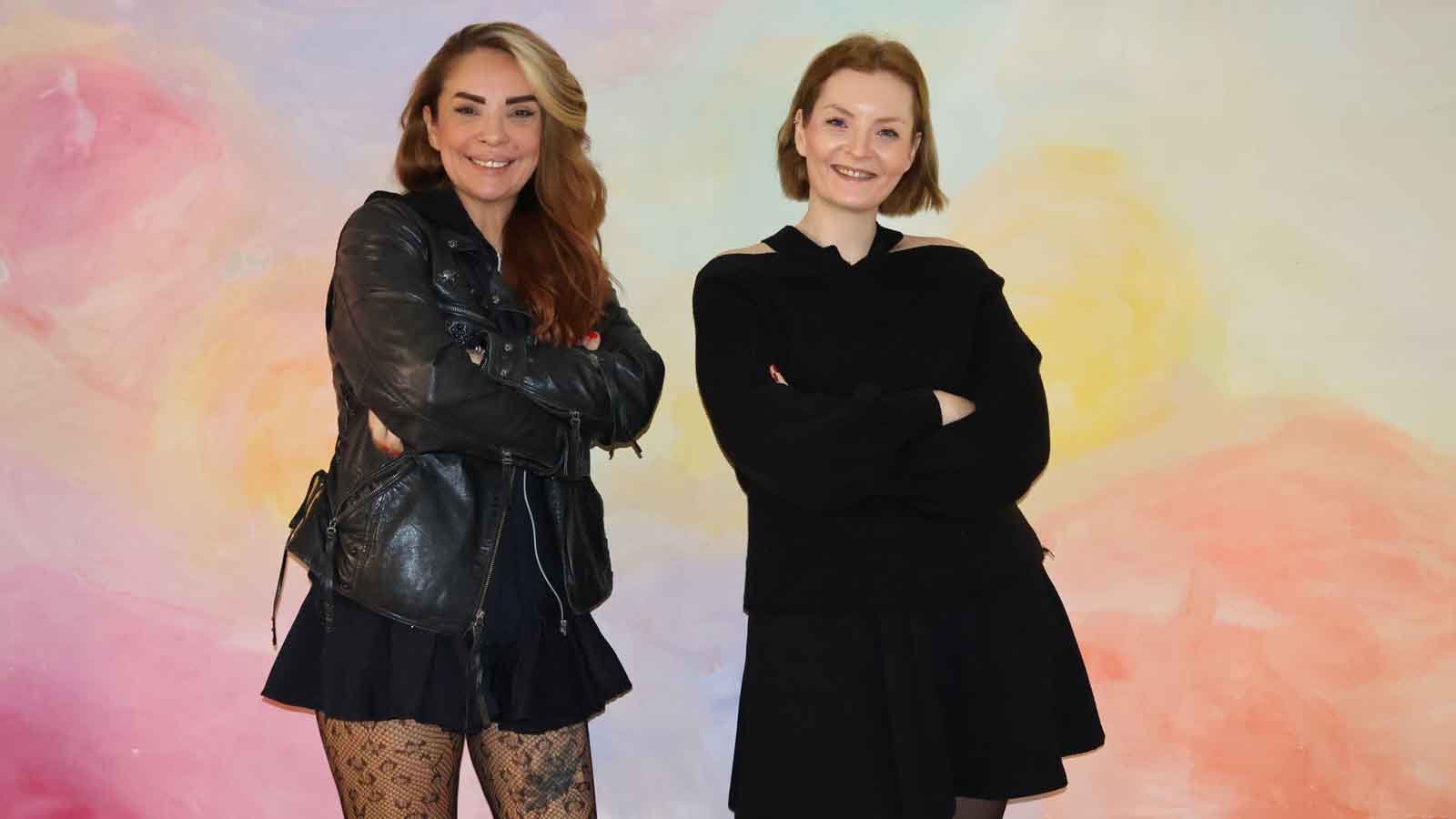 El invitado del episodio 122 de Con Eylül Aşkın… fue Özge Öztimur Música, motocicleta y nuevo sencillo